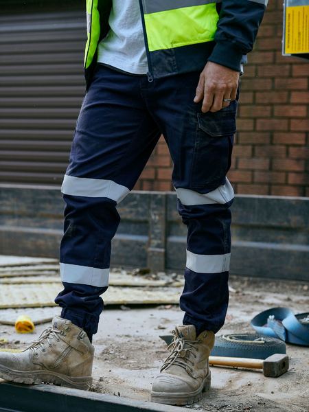 Modern fit taped biomotion stretch cotton drill cargo cuffed